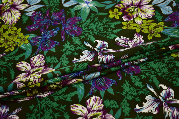 Плательная зеленая фиолетовая ткань цветы листья W-133077