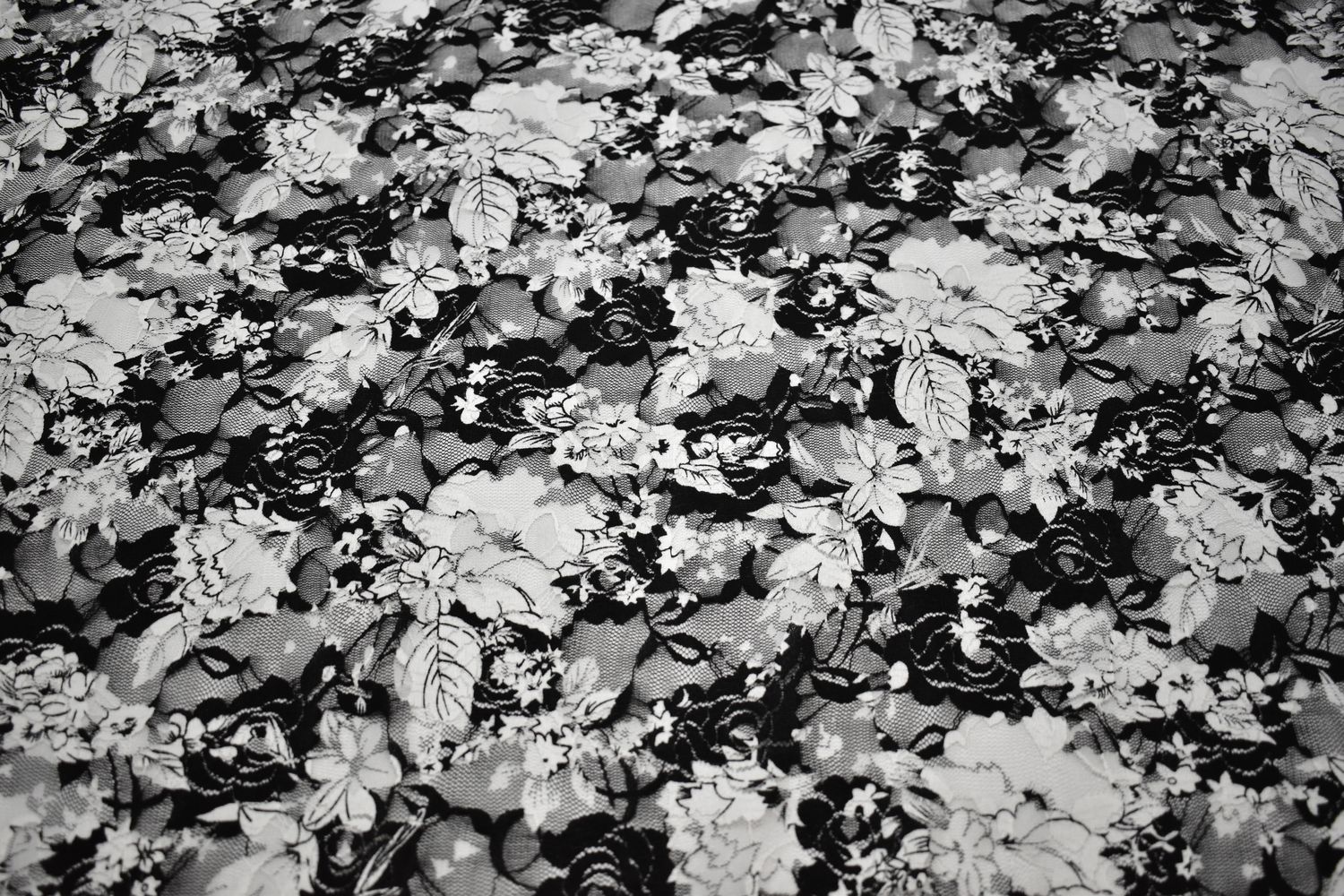 Гипюр черно-белый цветы W-130398