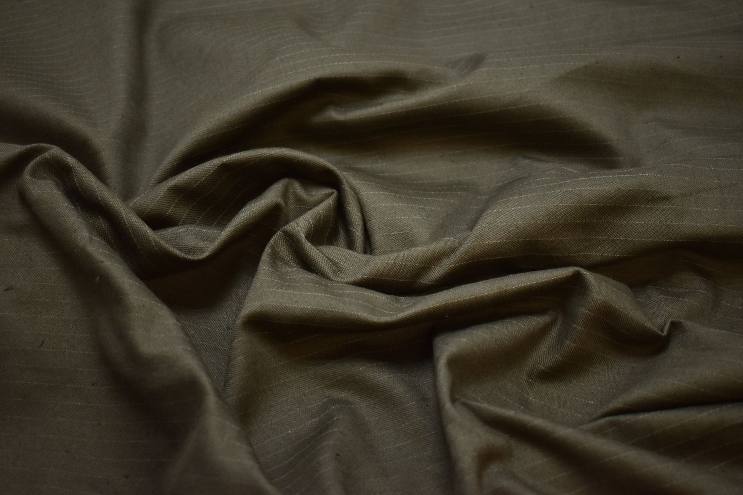 Костюмная оливковая ткань полоска W-130108