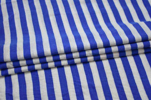 Трикотаж в синюю и белую полоску W-129465