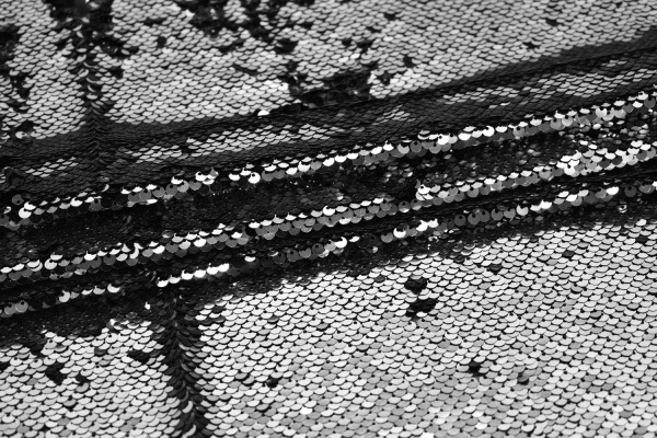 Сетка с серебряными и черными пайетками W-132384