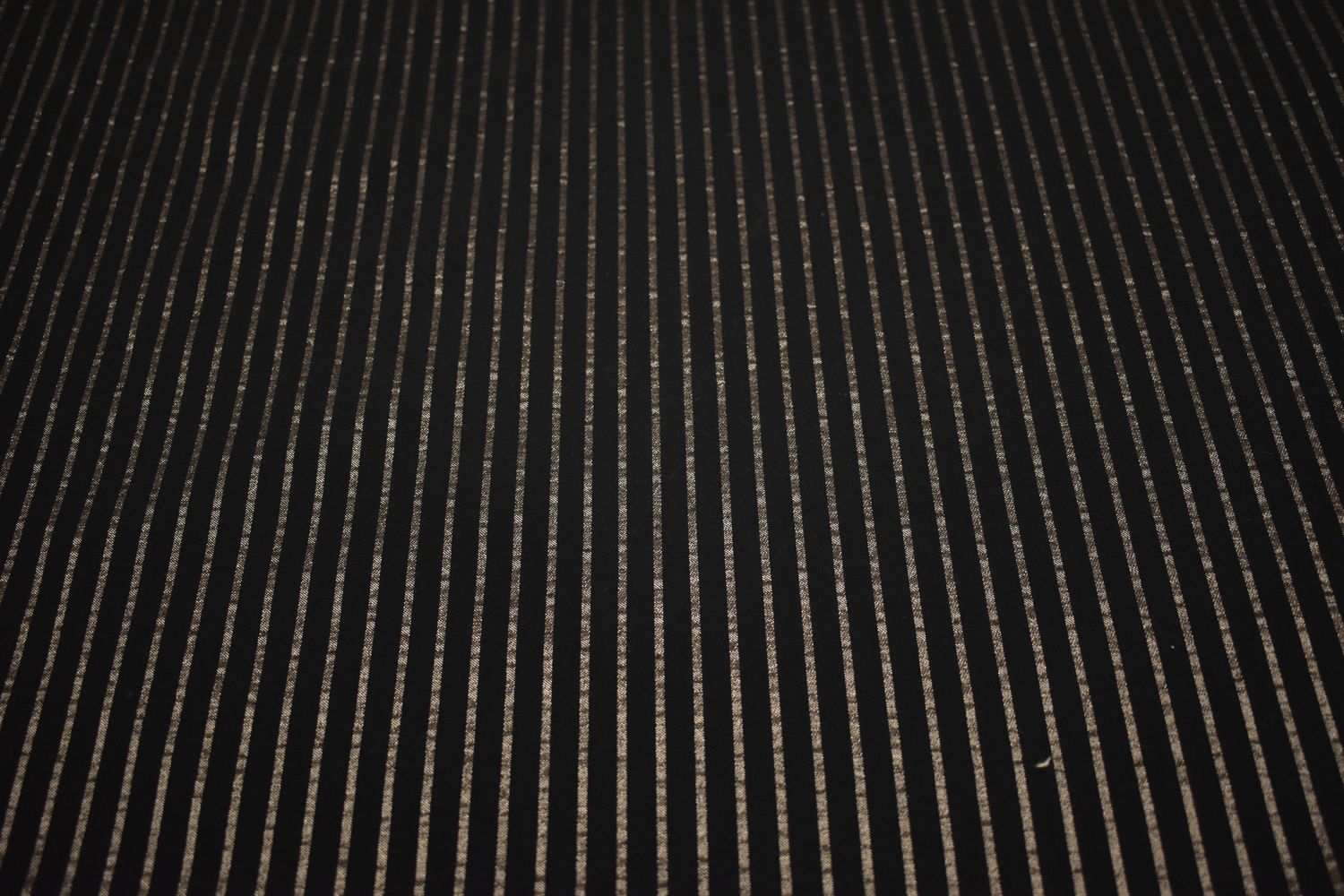 Костюмная черная бежевая ткань W-132329