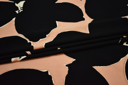 Плательная персиковая черная ткань цветы W-132617