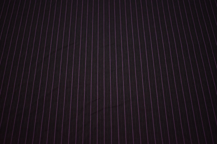 Рубашечная черная ткань в фиолетовую полоску W-133169