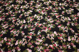 Плательная черная розовая ткань цветы W-132113