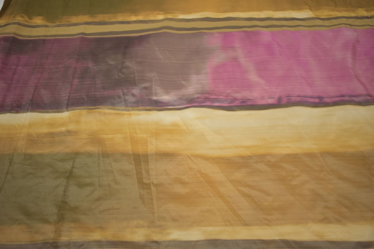 Курточная бежевая розовая ткань полоска W-132488
