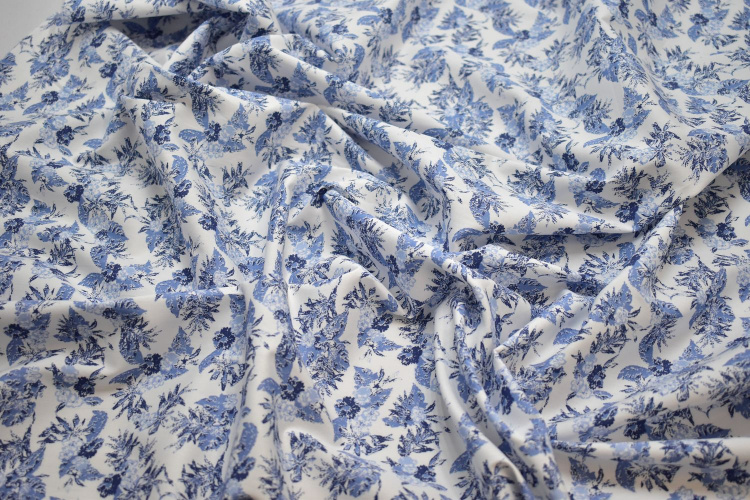 Рубашечная синяя белая ткань цветы W-130319