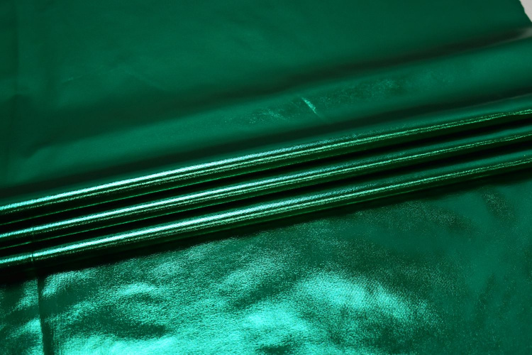 Парча-стрейч зеленого цвета W-129010