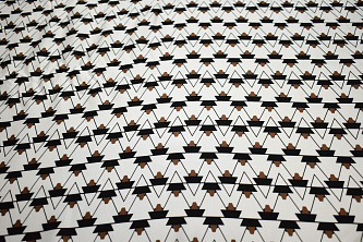 Шёлк-атлас белый коричневый геометрия W-132164
