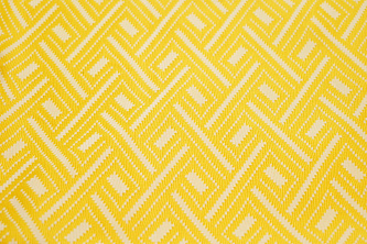 Трикотаж желтый белый геометрический узор W-132685