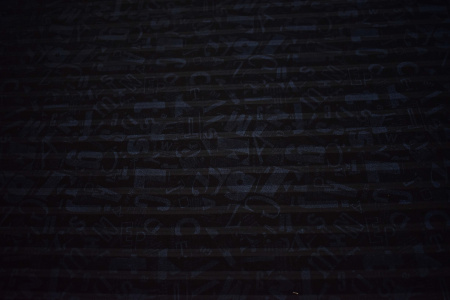 Костюмная черная ткань с принтом буквы W-132201