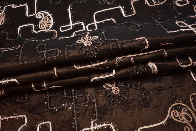 Тафта коричневого цвета аппликация вышивка W-132801