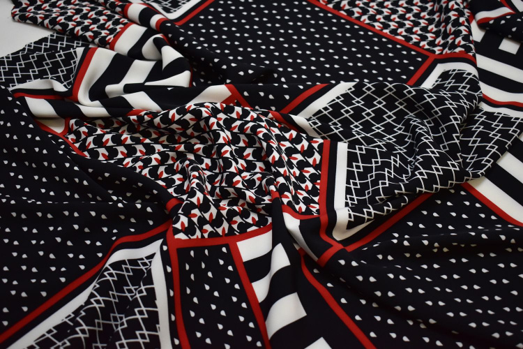 Плательная черная красная ткань геометрия W-132750