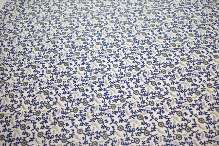 Рубашечная белая синяя ткань цветы W-132389