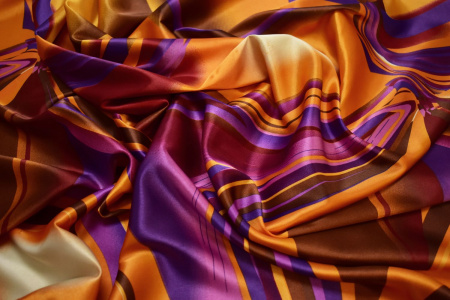 Атлас оранжевый фиолетовый абстрактный узор W-132906