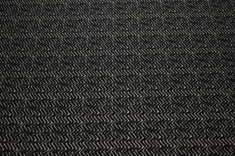 Плательная черная белая ткань зигзаг W-131763