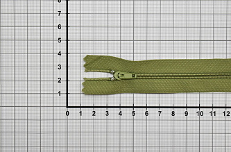 Молния неразъемная юбочная оливковая W-133328