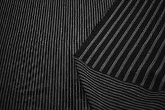 Костюмная серая черная ткань полоска W-132871
